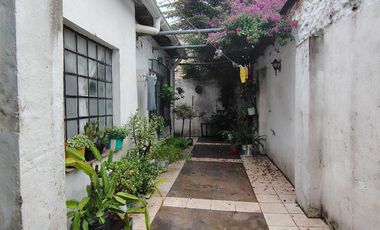 CASA EN VENTA LA PLATA 2 DORMITORIOS Y PATIO