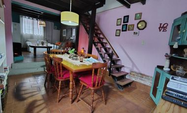CASA EN VENTA LA PLATA 2 DORMITORIOS Y PATIO