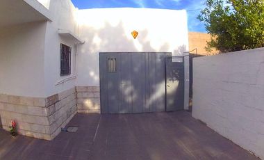 VENTA CASA 2 DORMITORIOS Y JARDÍN EN CAP. BERMUDEZ