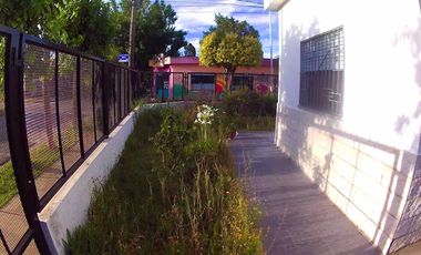 VENTA CASA 2 DORMITORIOS Y JARDÍN EN CAP. BERMUDEZ