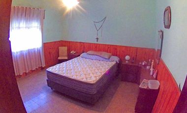 VENTA CASA 2 DORMITORIOS Y JARDÍN EN CAP. BERMUDEZ