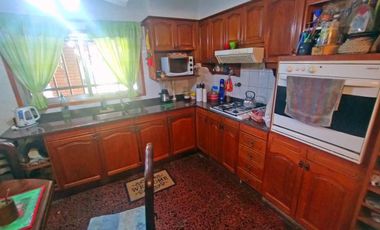 VENTA CASA DOS DORMITORIOS, PILETA Y QUINCHO