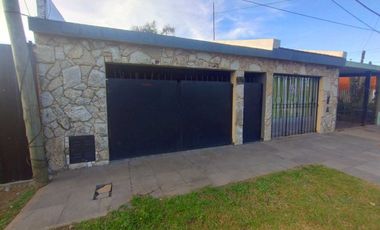 VENTA CASA DOS DORMITORIOS, PILETA Y QUINCHO