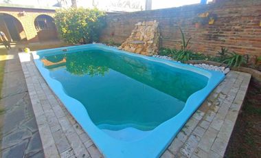 VENTA CASA DOS DORMITORIOS, PILETA Y QUINCHO