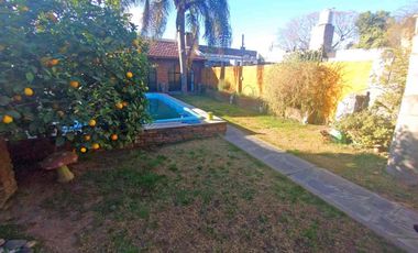VENTA CASA DOS DORMITORIOS, PILETA Y QUINCHO
