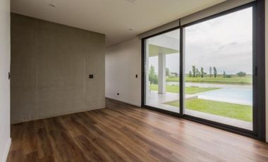 CASA 7 AMBIENTES EN VENTA EN CHACRAS DE LA RESERVA