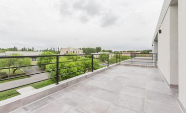 CASA 7 AMBIENTES EN VENTA EN CHACRAS DE LA RESERVA