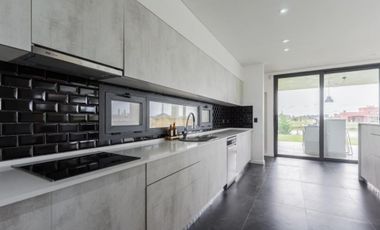 CASA 7 AMBIENTES EN VENTA EN CHACRAS DE LA RESERVA