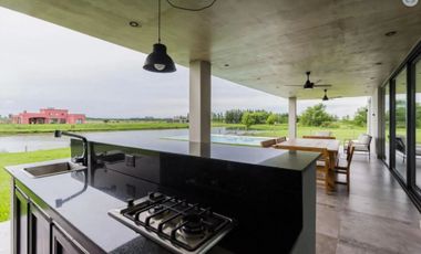 CASA 7 AMBIENTES EN VENTA EN CHACRAS DE LA RESERVA