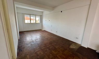 VENTA PH CON PATIO EN VICENTE LOPEZ SOBRE AV MAIPU