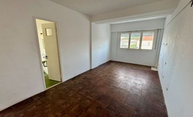 VENTA PH CON PATIO EN VICENTE LOPEZ SOBRE AV MAIPU