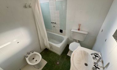 VENTA PH CON PATIO EN VICENTE LOPEZ SOBRE AV MAIPU