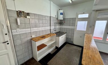 VENTA PH CON PATIO EN VICENTE LOPEZ SOBRE AV MAIPU