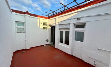 VENTA PH CON PATIO EN VICENTE LOPEZ SOBRE AV MAIPU