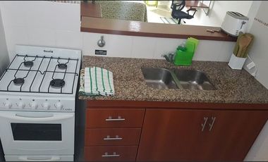 ALQUILER. Amplio monoambiente con balcón. La Plata