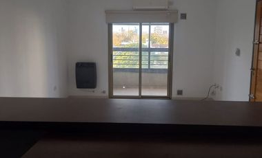Departamento de 1 dormitorio pasante.