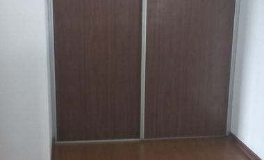 Departamento de 1 dormitorio pasante.