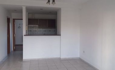 Departamento de 1 dormitorio pasante.