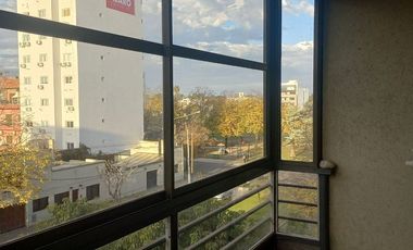 Departamento de 1 dormitorio pasante.