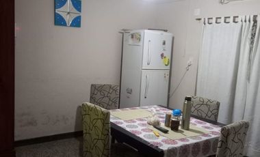 Venta casa dos dormitorios y local en Maria Luisa
