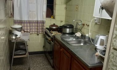 Venta casa dos dormitorios y local en Maria Luisa