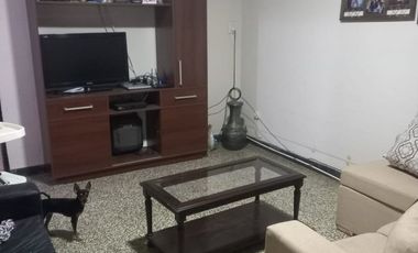 Venta casa dos dormitorios y local en Maria Luisa
