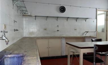 CONSULTORIO EN VENTA-AVELLANEDA CENTRO-77M2