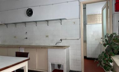 CONSULTORIO EN VENTA-AVELLANEDA CENTRO-77M2