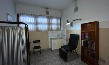 CONSULTORIO EN VENTA-AVELLANEDA CENTRO-77M2