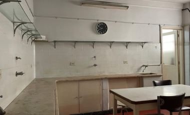CONSULTORIO EN VENTA-AVELLANEDA CENTRO-77M2