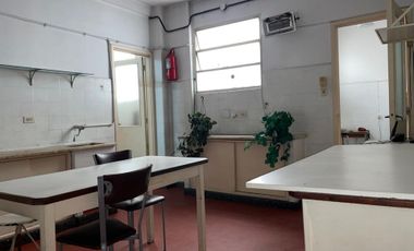 CONSULTORIO EN VENTA-AVELLANEDA CENTRO-77M2
