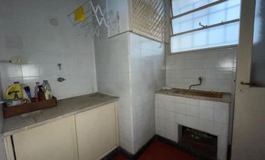 CONSULTORIO EN VENTA-AVELLANEDA CENTRO-77M2