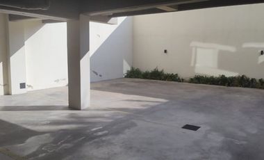 COCHERA   A LA VENTA EN LANUS OESTE