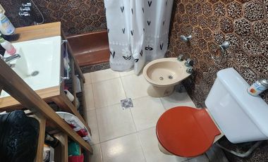 Casa 3 amb en venta en Lanús con cochera y patio