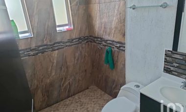 Casa de campo en venta en La Palma con vista al LAGO, a solo 18 minutos de Morelia