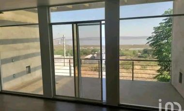 Casa de campo en venta en La Palma con vista al LAGO, a solo 18 minutos de Morelia