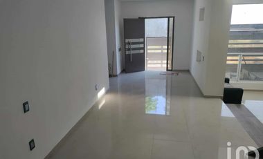 Casa de campo en venta en La Palma con vista al LAGO, a solo 18 minutos de Morelia
