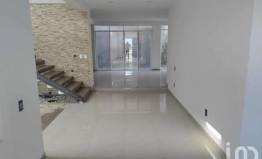Casa de campo en venta en La Palma con vista al LAGO, a solo 18 minutos de Morelia