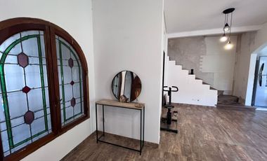 CASA 4 AMBIENTES C/COCHERA + LOCAL AL FRENTE