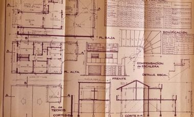 CASA 4 AMBIENTES C/COCHERA + LOCAL AL FRENTE