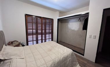 CASA 4 AMBIENTES C/COCHERA + LOCAL AL FRENTE