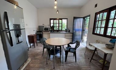 CASA 4 AMBIENTES C/COCHERA + LOCAL AL FRENTE