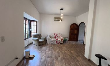 CASA 4 AMBIENTES C/COCHERA + LOCAL AL FRENTE