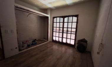 CASA 4 AMBIENTES C/COCHERA + LOCAL AL FRENTE