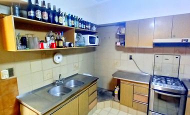 Vende Casa de 4 Dormitorios cochera y pileta .