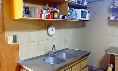 Vende Casa de 4 Dormitorios cochera y pileta .