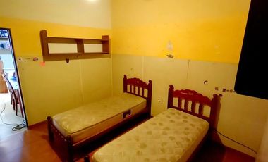 Vende Casa de 4 Dormitorios cochera y pileta .