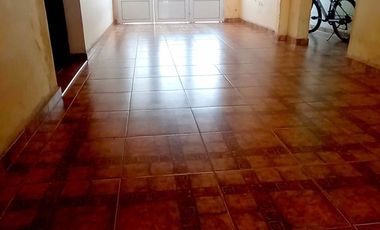 Vende Casa de 4 Dormitorios cochera y pileta .