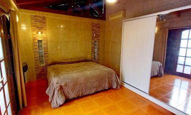 Vende Casa de 4 Dormitorios cochera y pileta .