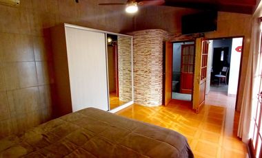 Vende Casa de 4 Dormitorios cochera y pileta .